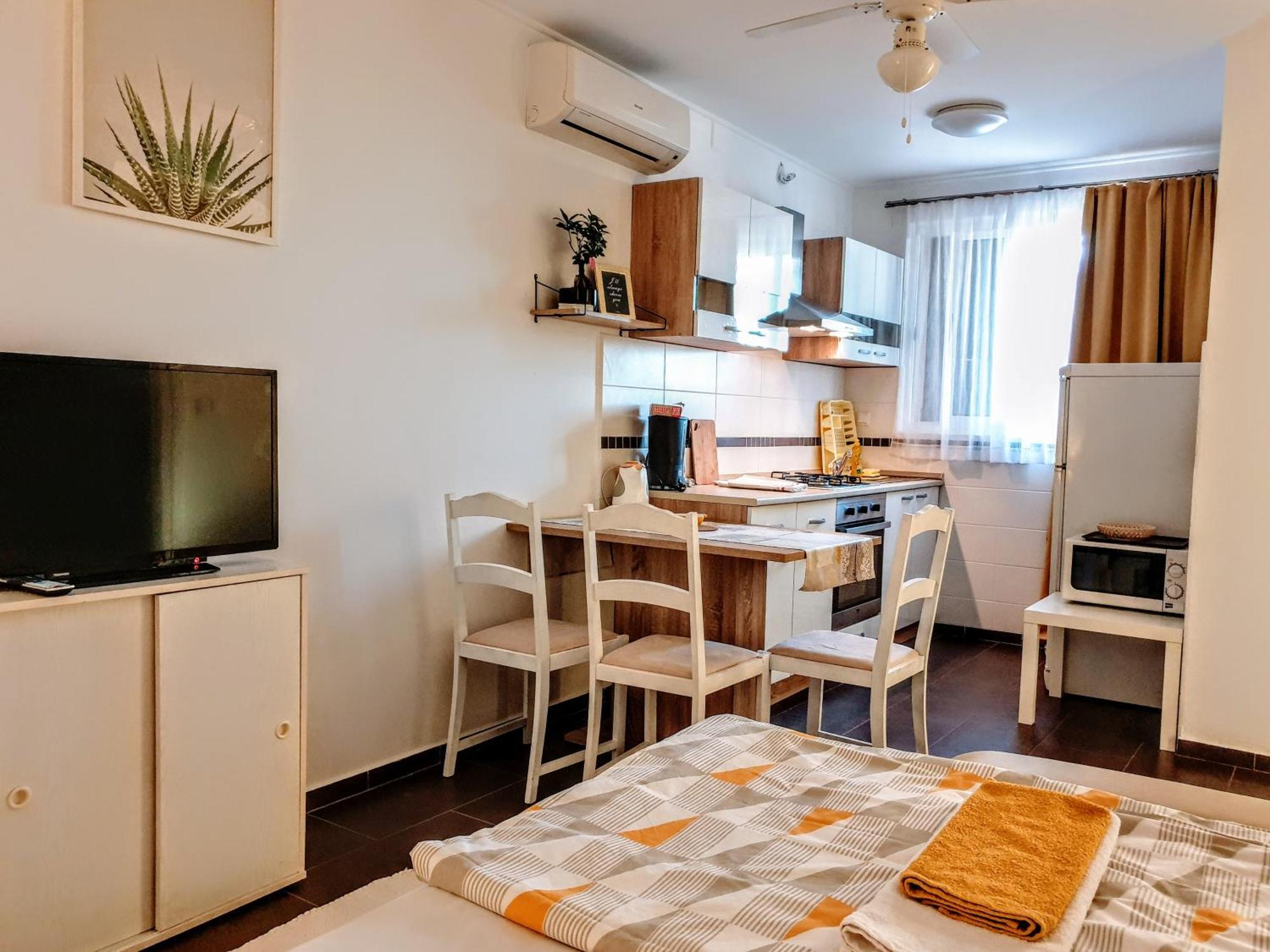 Apartments Katicin Poljana  Rum bild